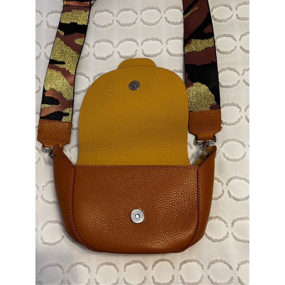 Made In Italy Leather cross-body bag with flap and Camo Interchangeable Strap - Picture 6 of 9